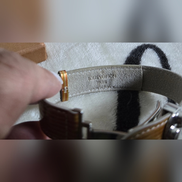 💯 Authentic Louis Vuitton Epi Leather Good Luck Bracelet with Box and Dustbag - Picture 8 of 12